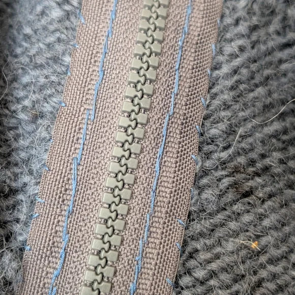 Iceland Wool Handmade Sweater - Picture 4 of 4